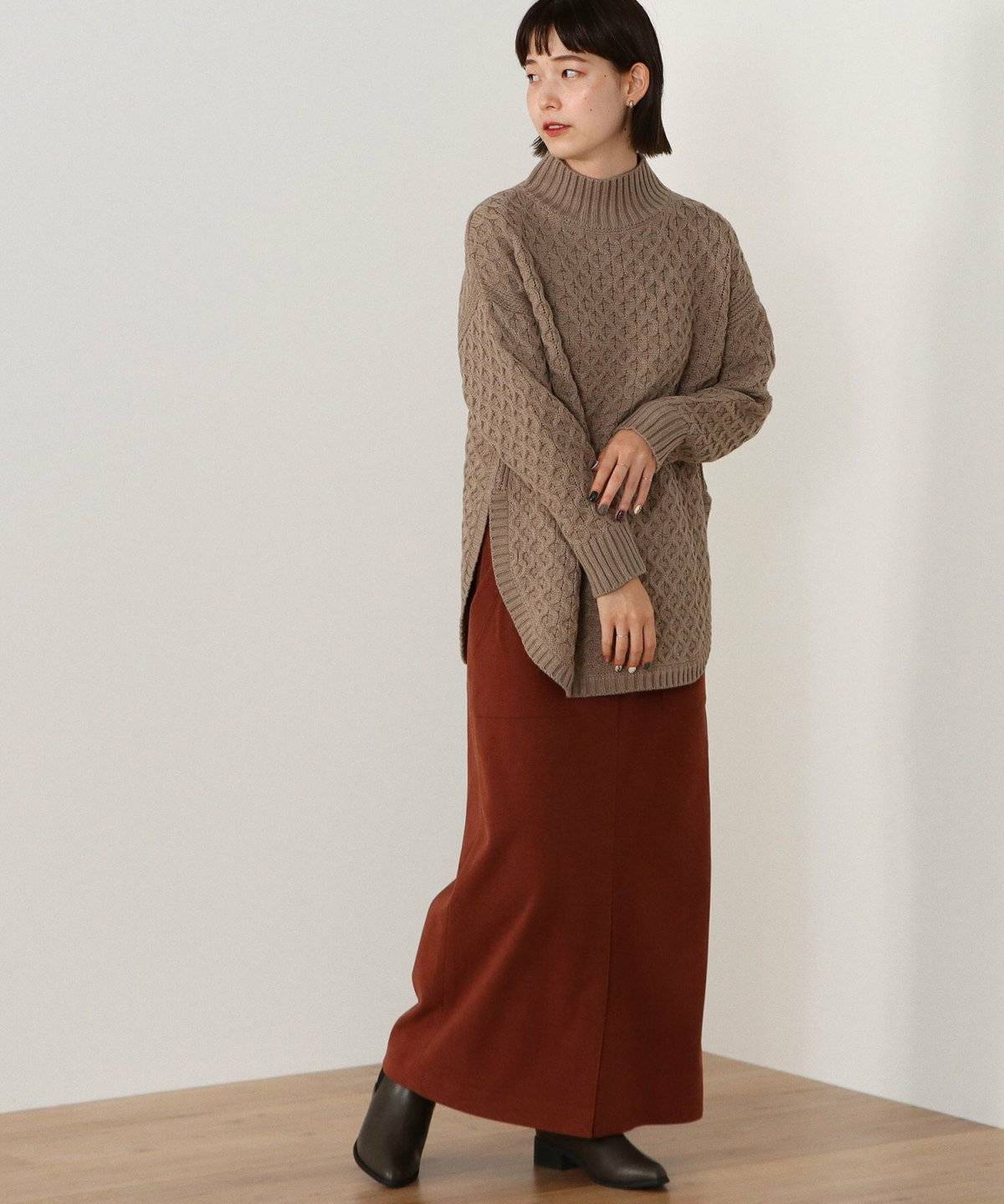 スカートコーデの女性