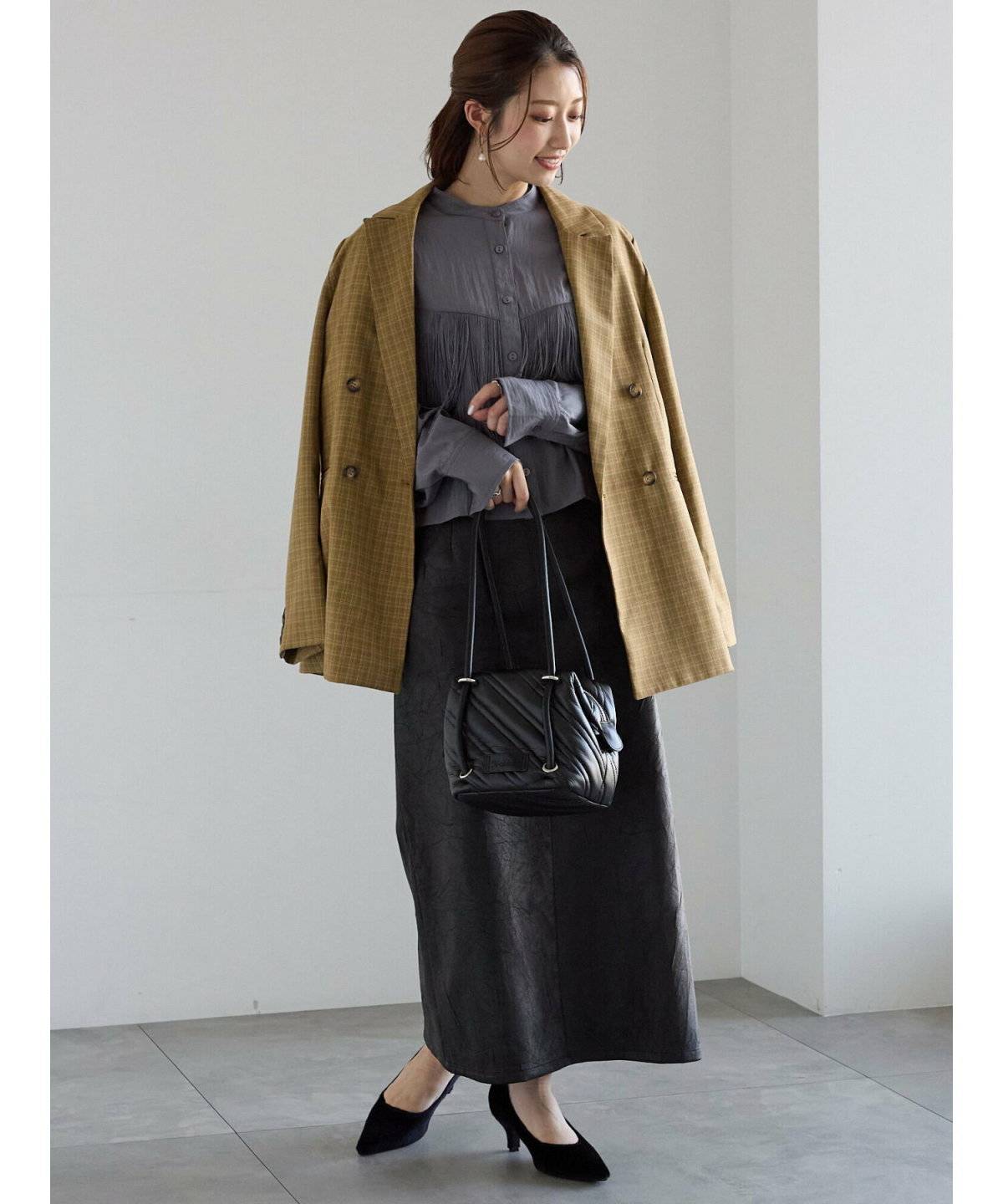 スカートコーデの女性