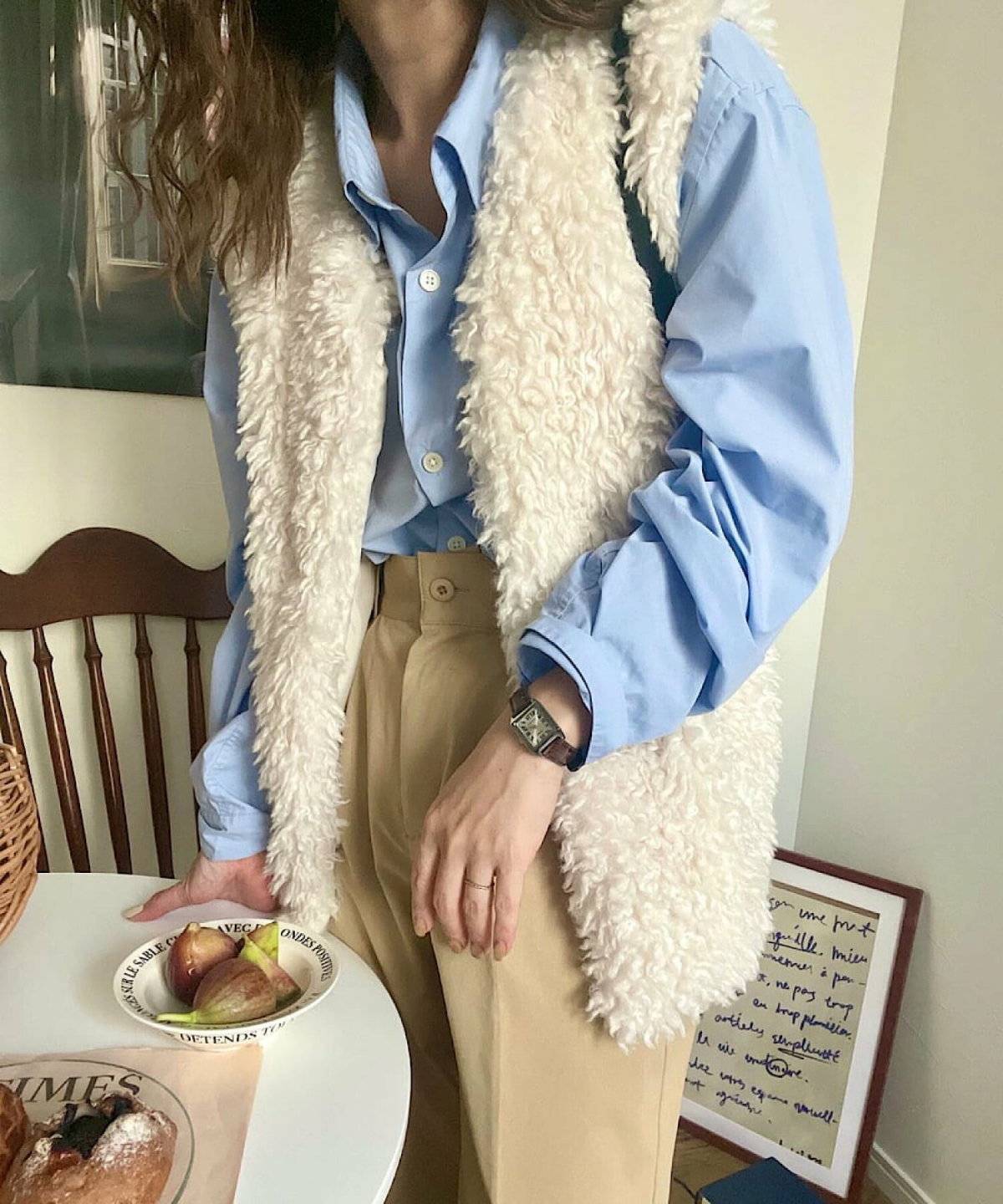 パンツコーデの女性