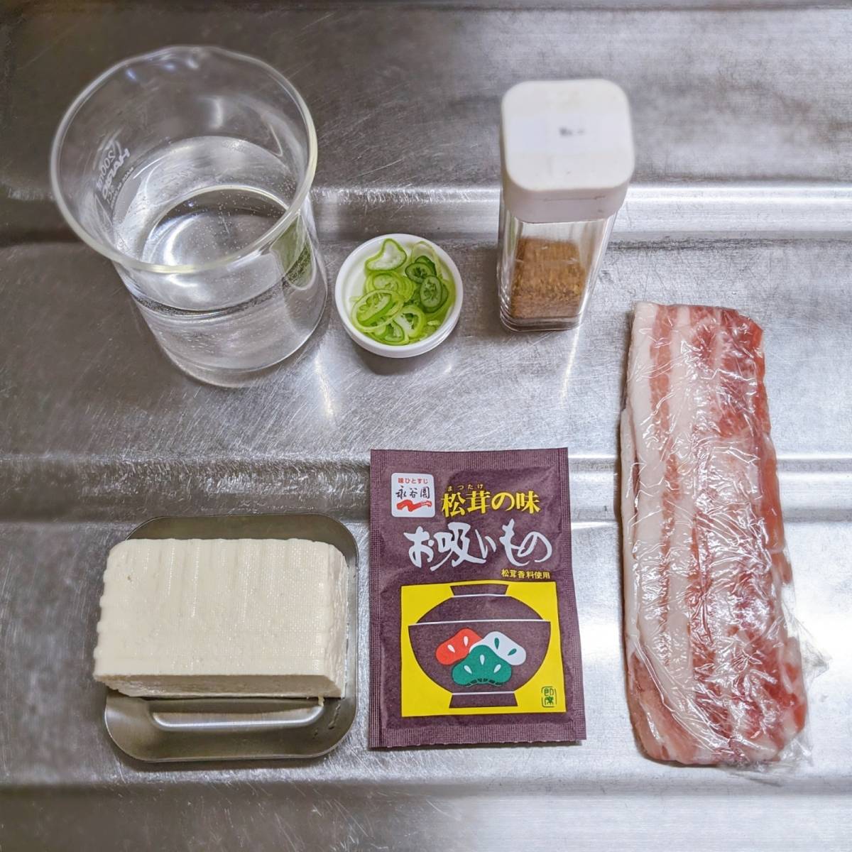 永谷園公式の「簡単！松茸の味レンジ豚肉吸い」のレシピ