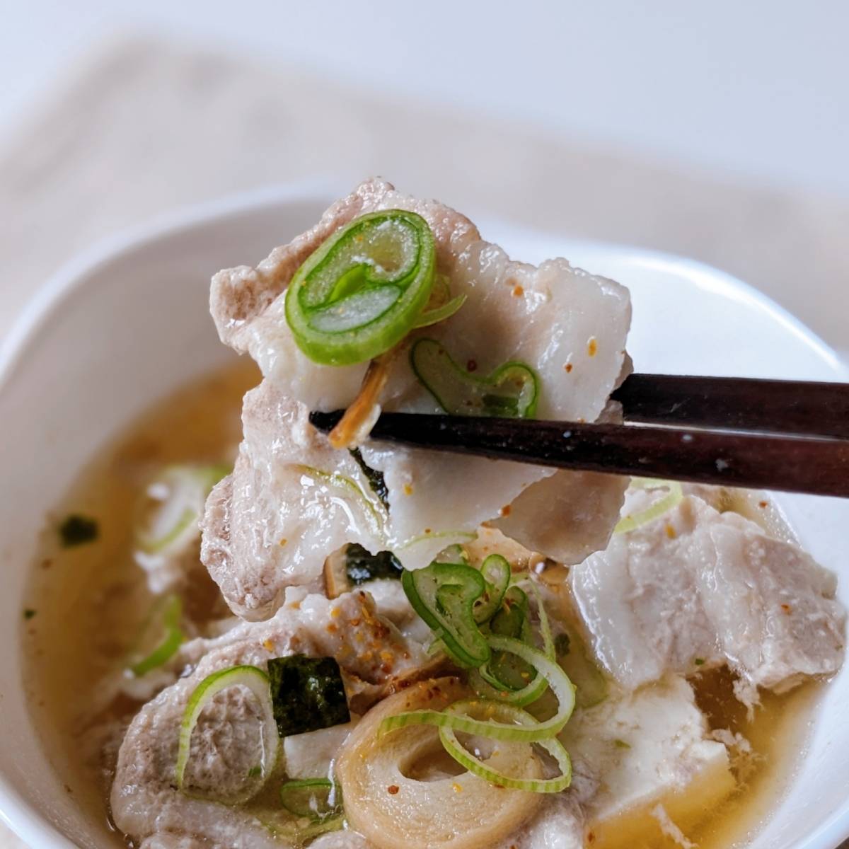 永谷園公式の「簡単！松茸の味レンジ豚肉吸い」のレシピ