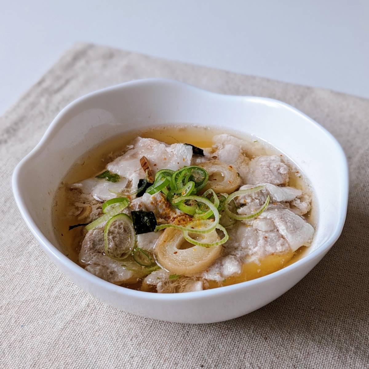 永谷園公式の「簡単！松茸の味レンジ豚肉吸い」のレシピ