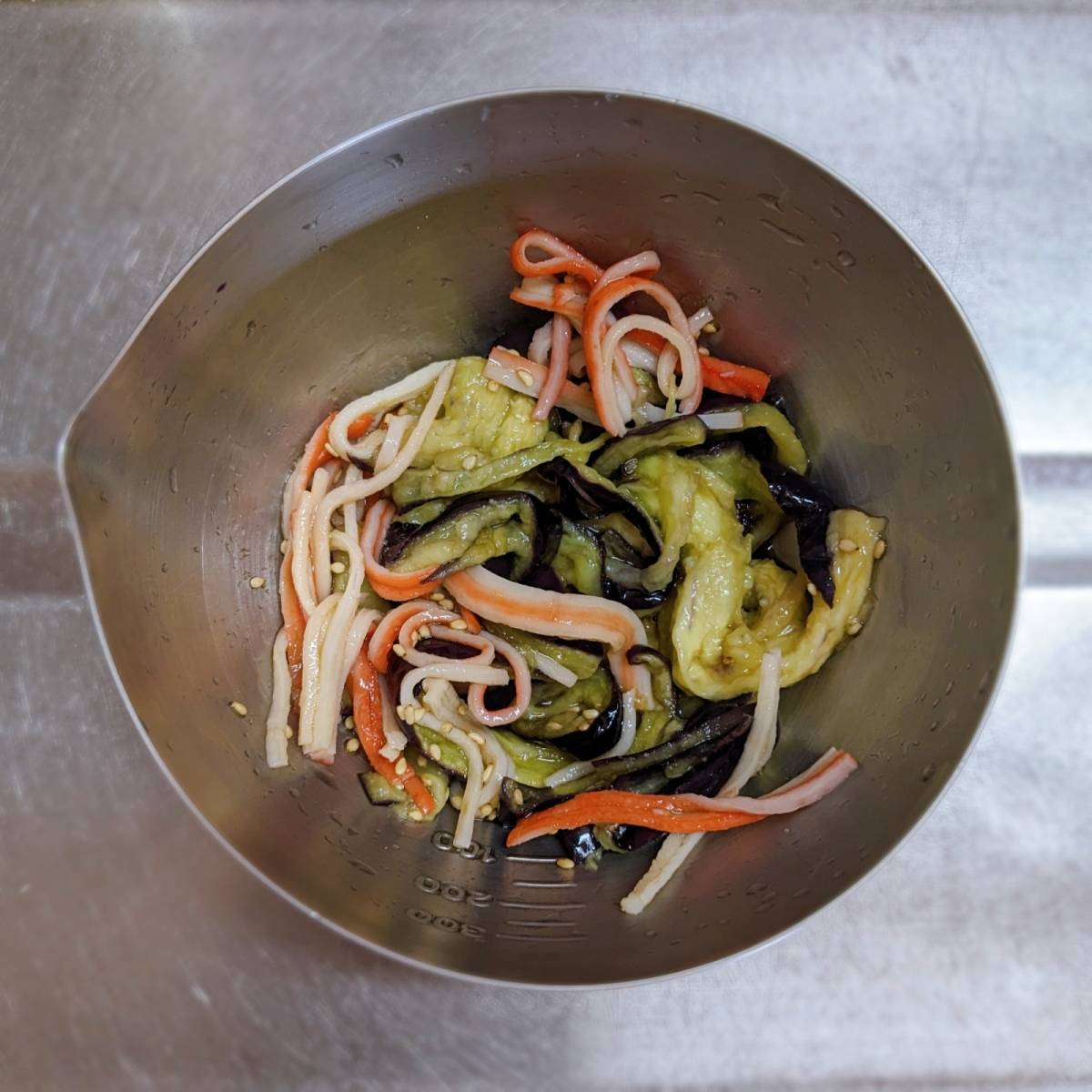 いちまさ公式の「なすとカニかまの冷製ポン酢びたし」のレシピ