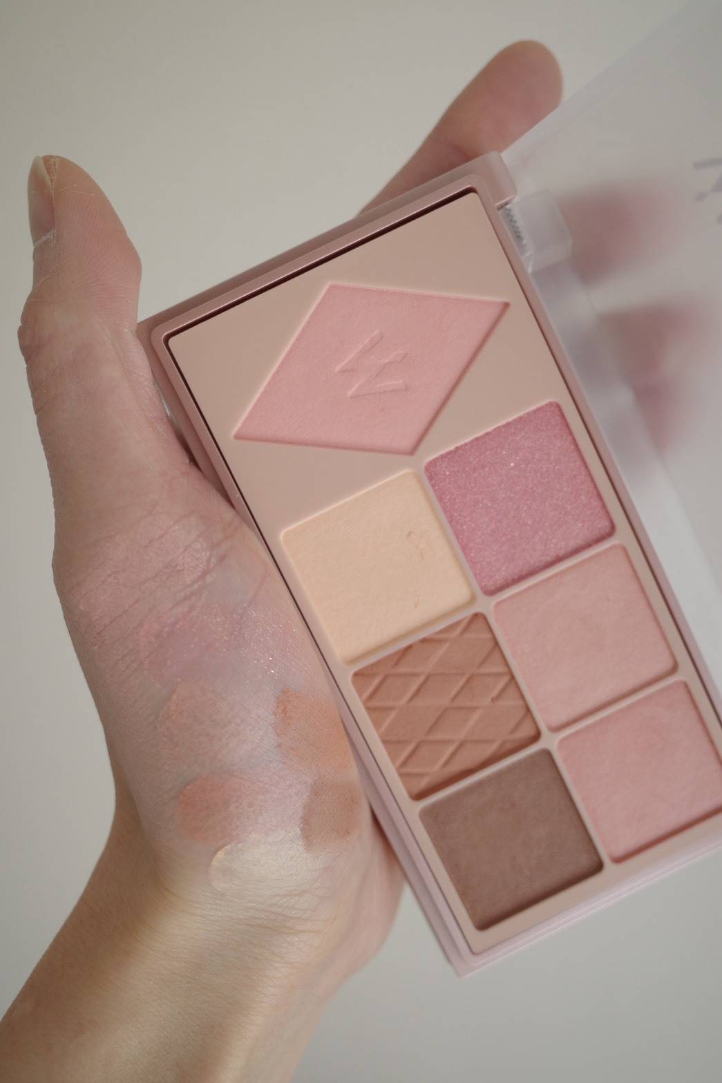 Wonjungyo Wデイリームードアップパレット 05 ピーチモカ