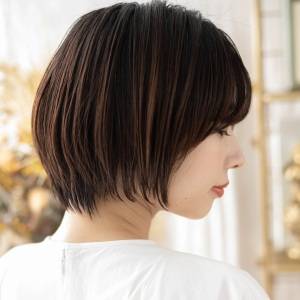  シックなカラーの前下がりショート 