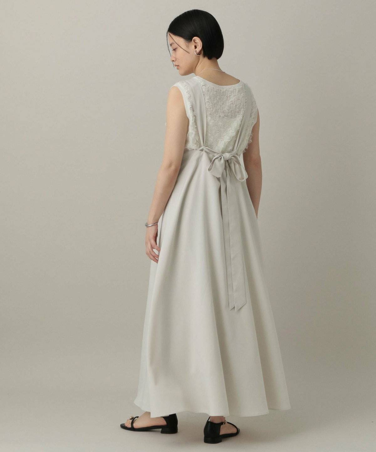 初夏コーデの女性