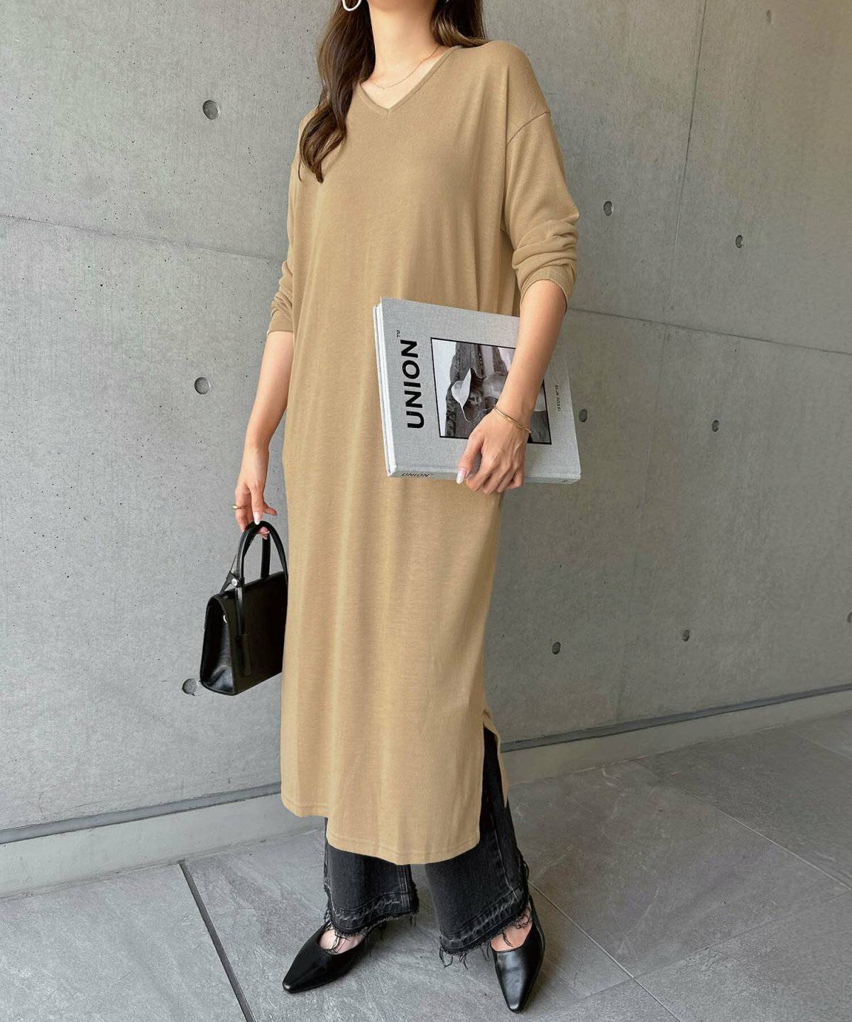 初夏コーデの女性