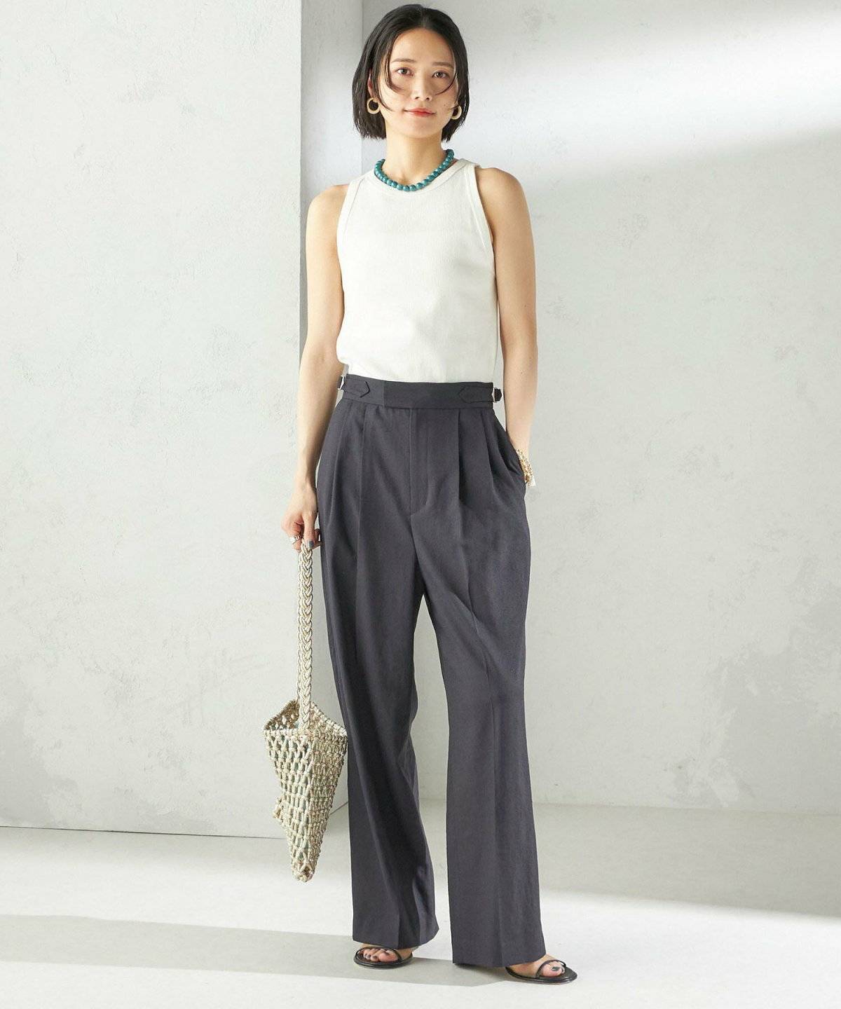 夏コーデの女性