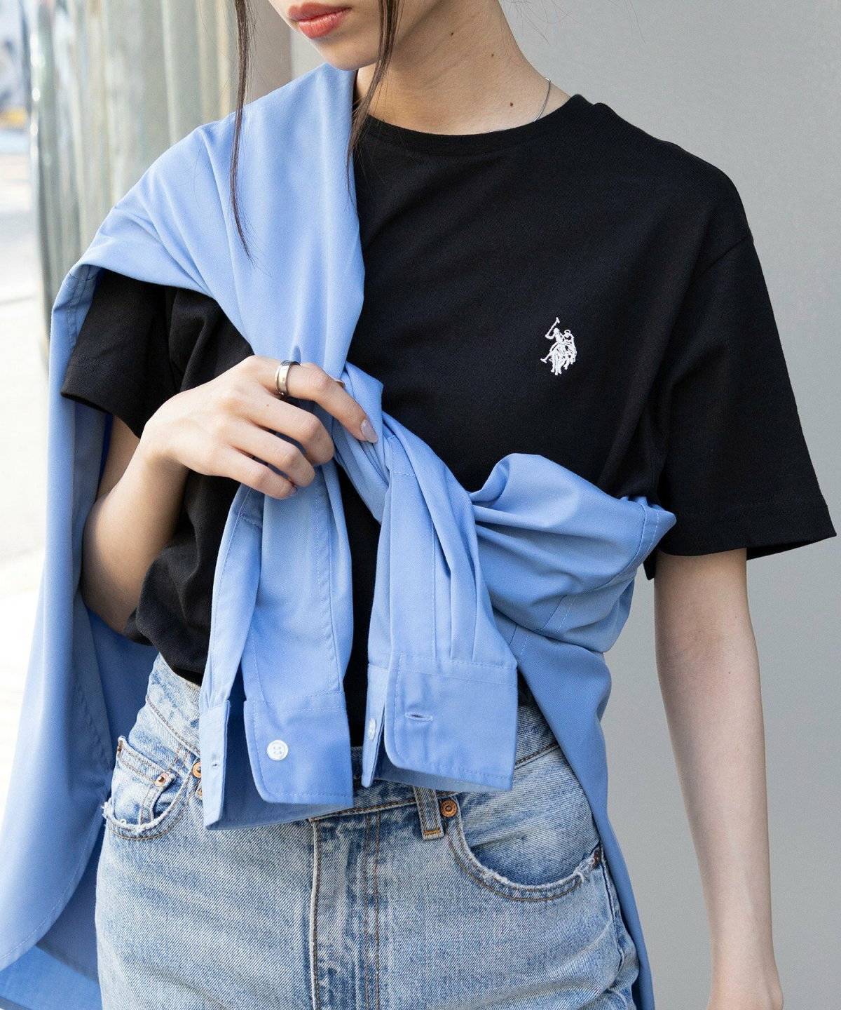 夏コーデの女性