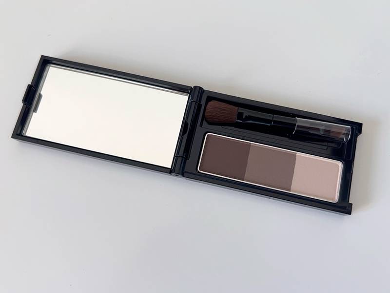 KATEデザイニングアイブロウの蓋あけ画像