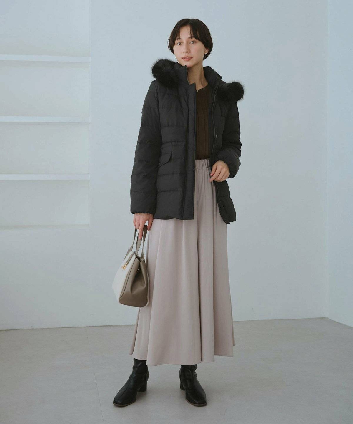 ショートダウンジャケット×プルオーバーパーカー×マキシスカート