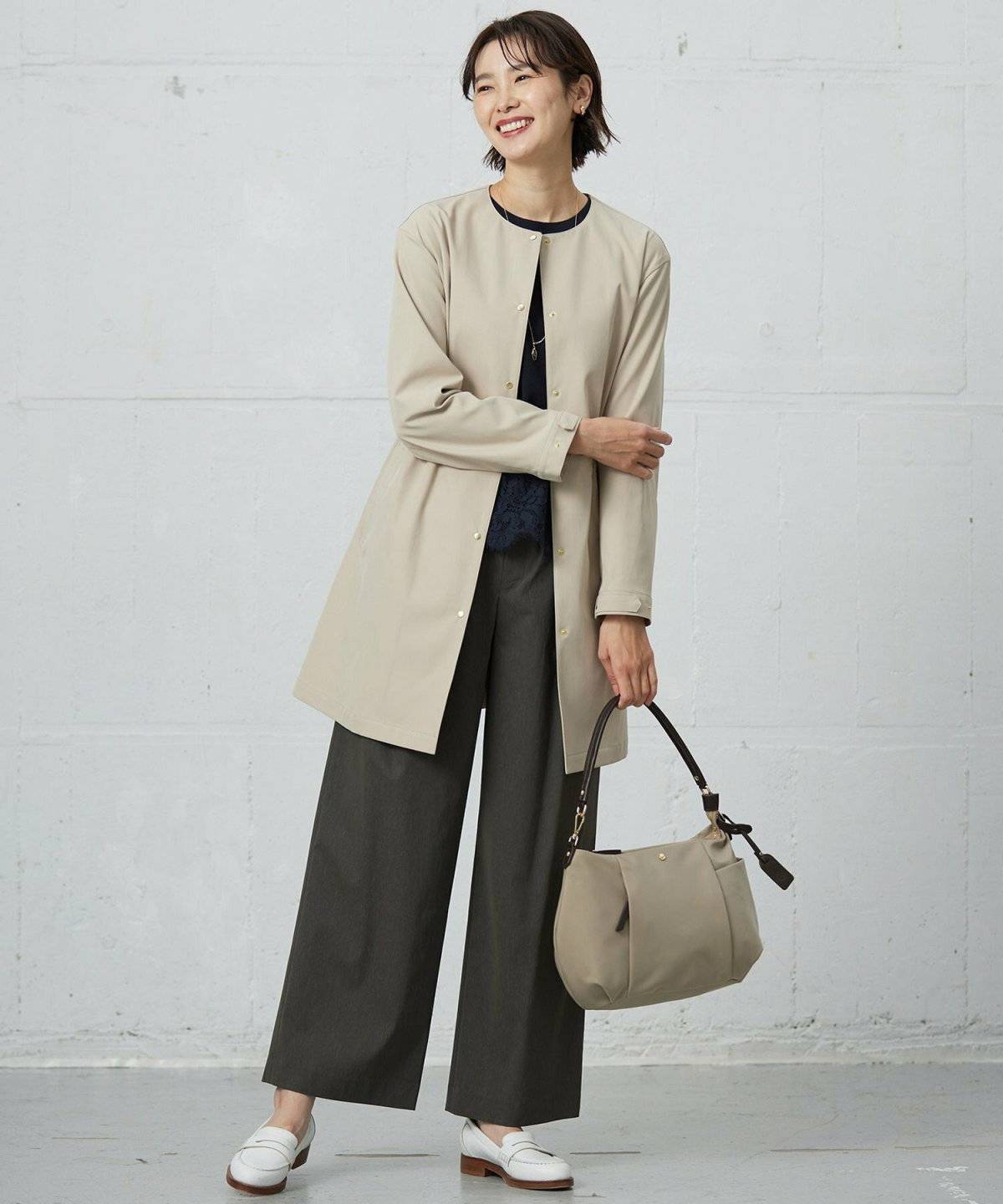 ノーカラーコート×タートルニットプルオーバー×チェック柄パンツ