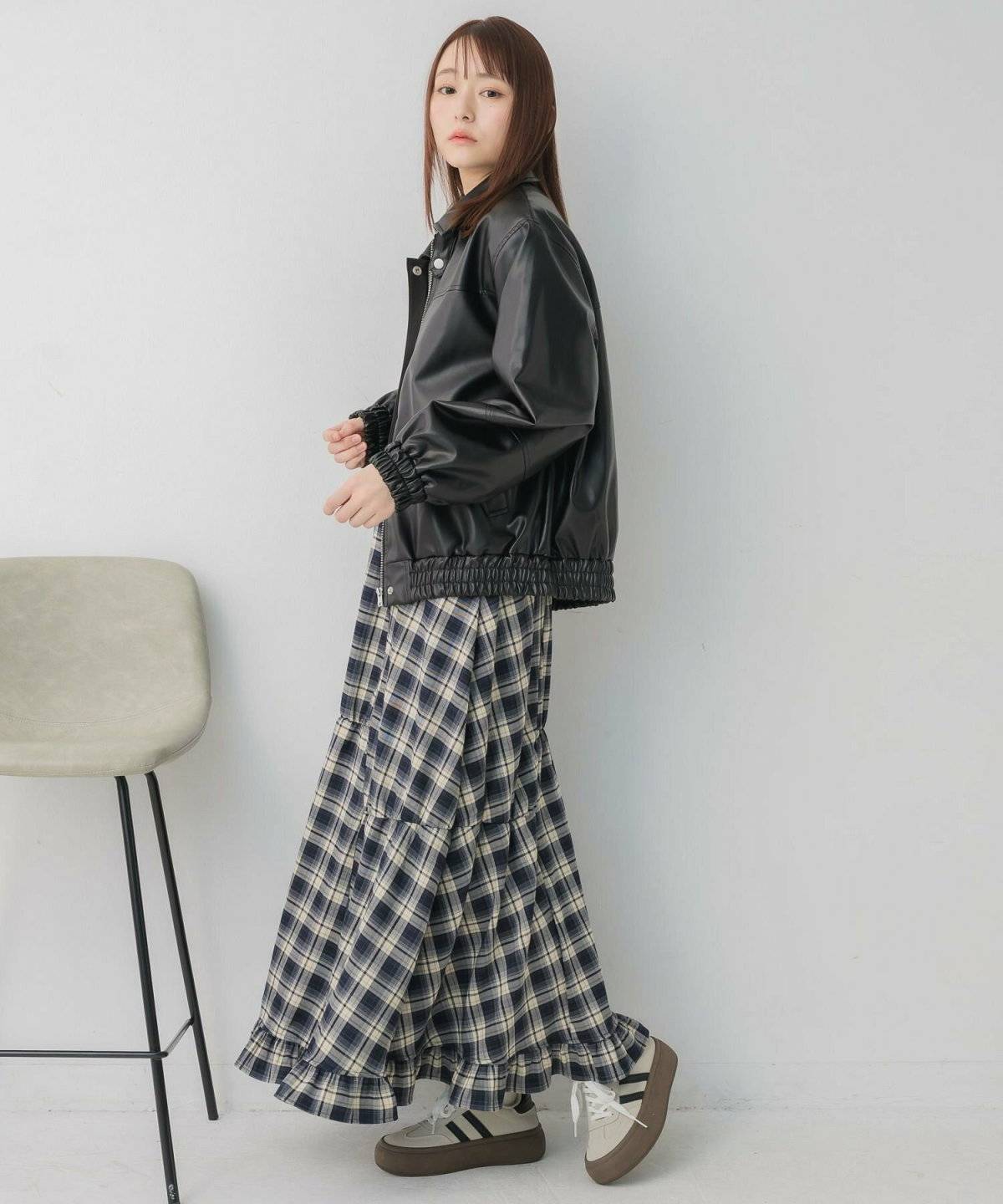 ライダースジャケット×タートルネックニットトップス×チェック柄スカート