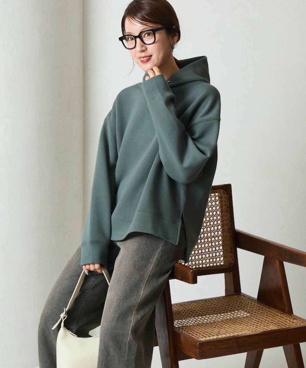 春コーデの女性