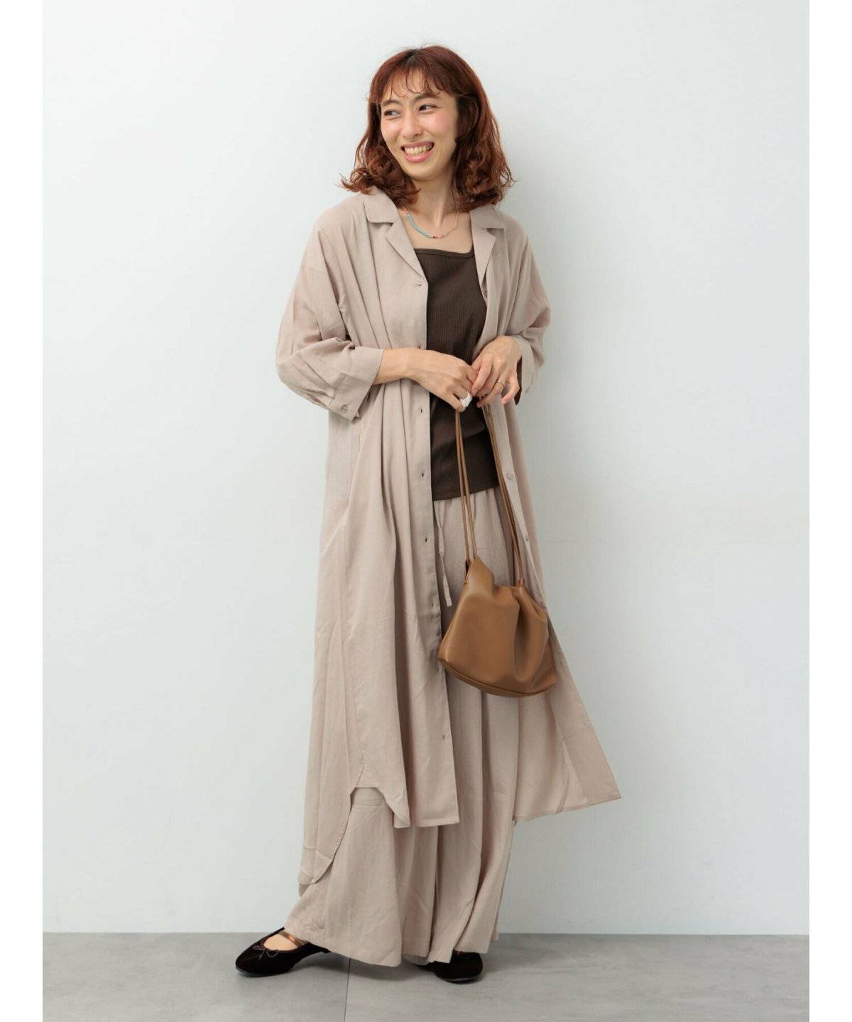 春コーデの女性