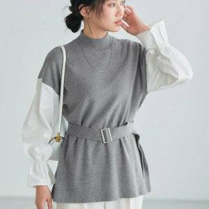 大きい胸だって大丈夫。胸元を強調しないニットコーデのポイント4つ