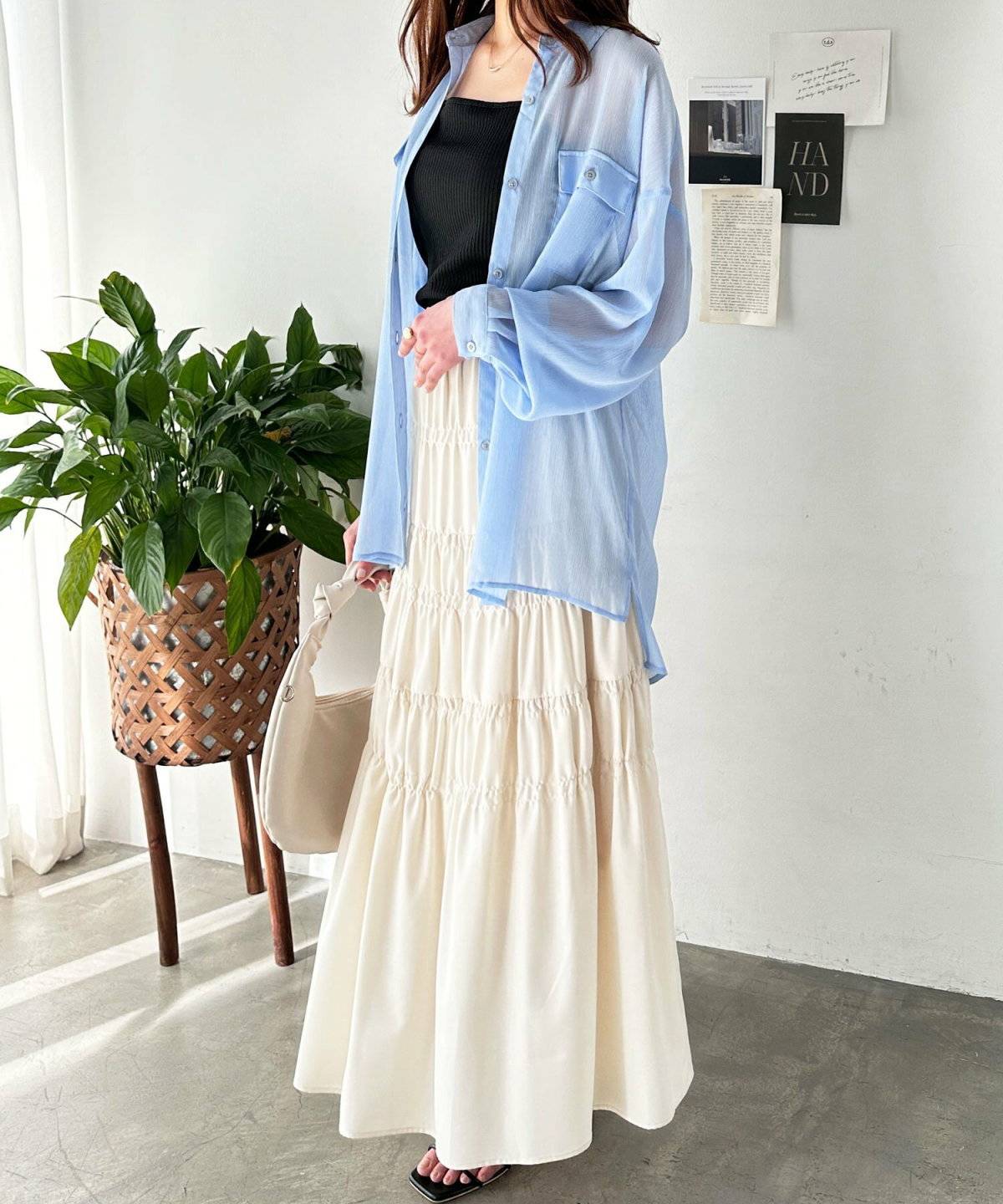 初夏コーデの女性