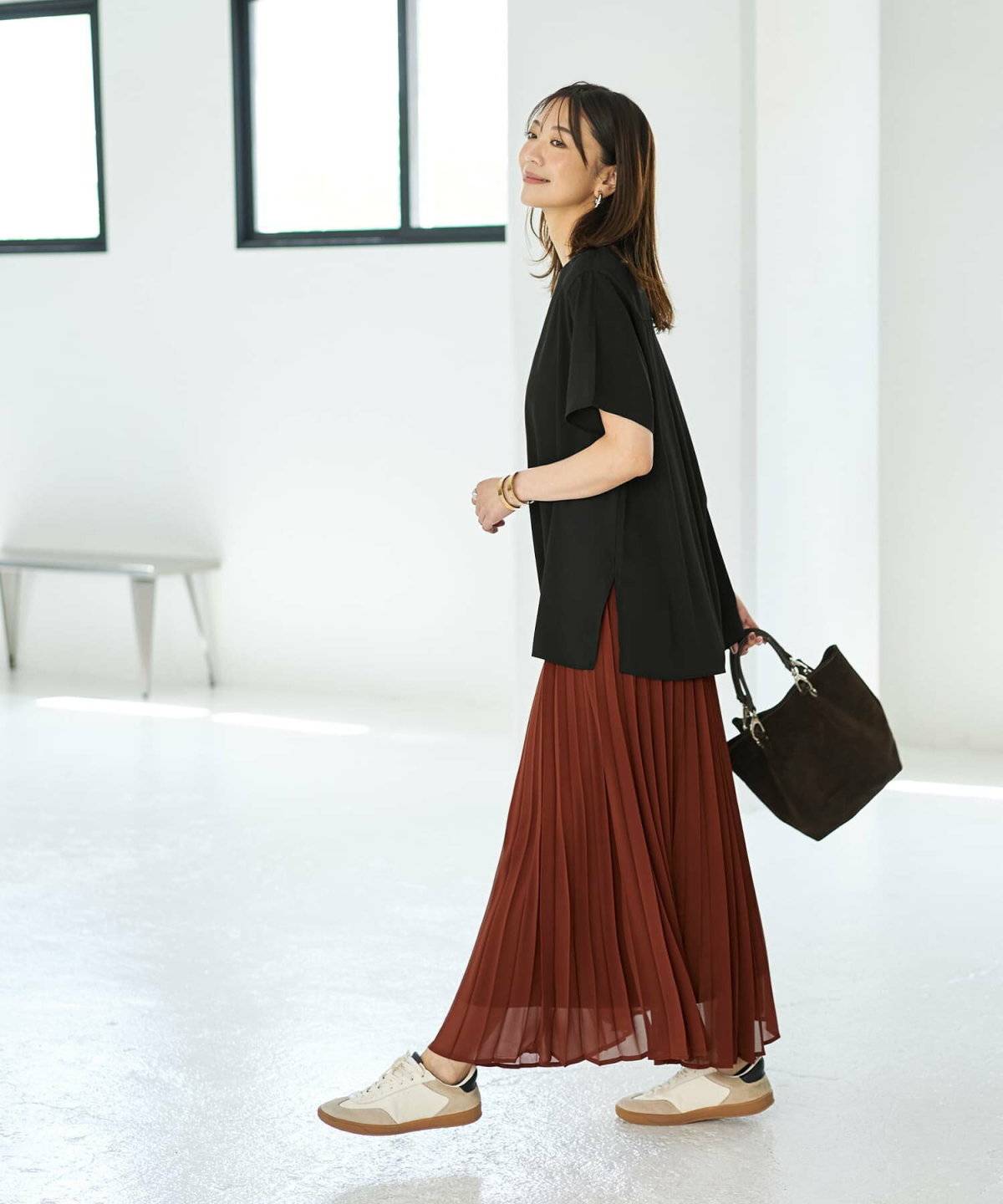 初夏コーデの女性