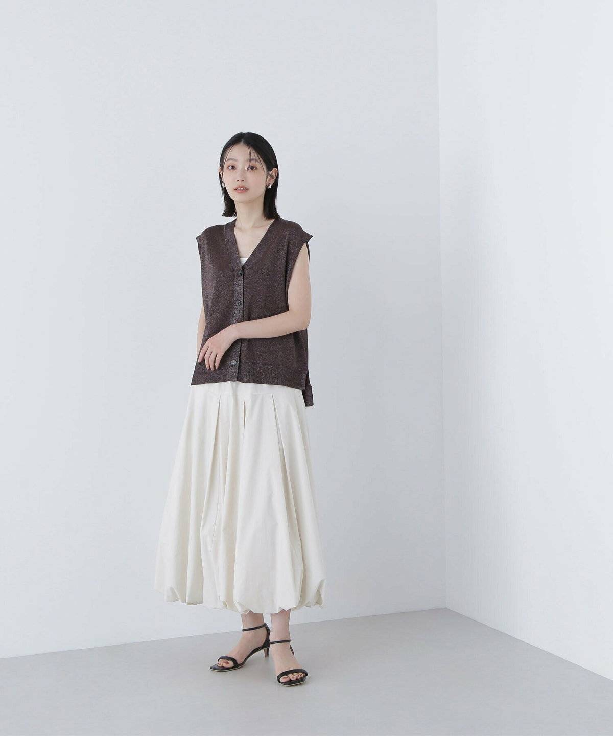 初夏コーデの女性