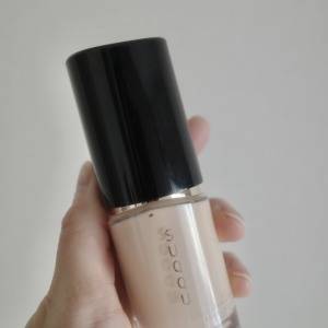 毛穴落ちしにくいって最高！「SUQQU」新作ファンデでつくる端正な艶肌メイク