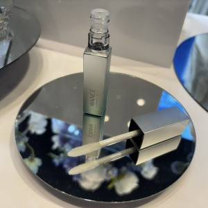 弱りがちなまつ毛を救済。ハリ・コシを育てる「AVANCE」まつ毛美容液お試し中