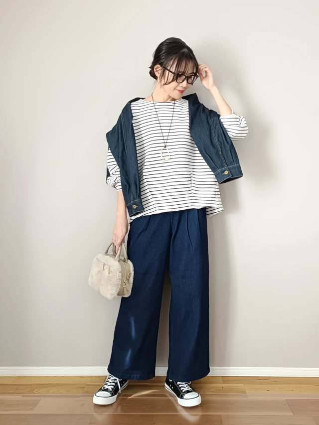 デニムジャケットを肩掛けする♪