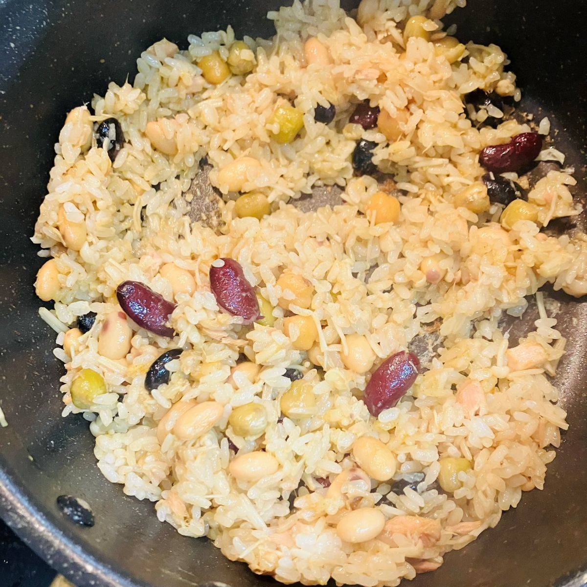 いなば公式の「ツナとビーンズのカレーピラフ」のレシピ