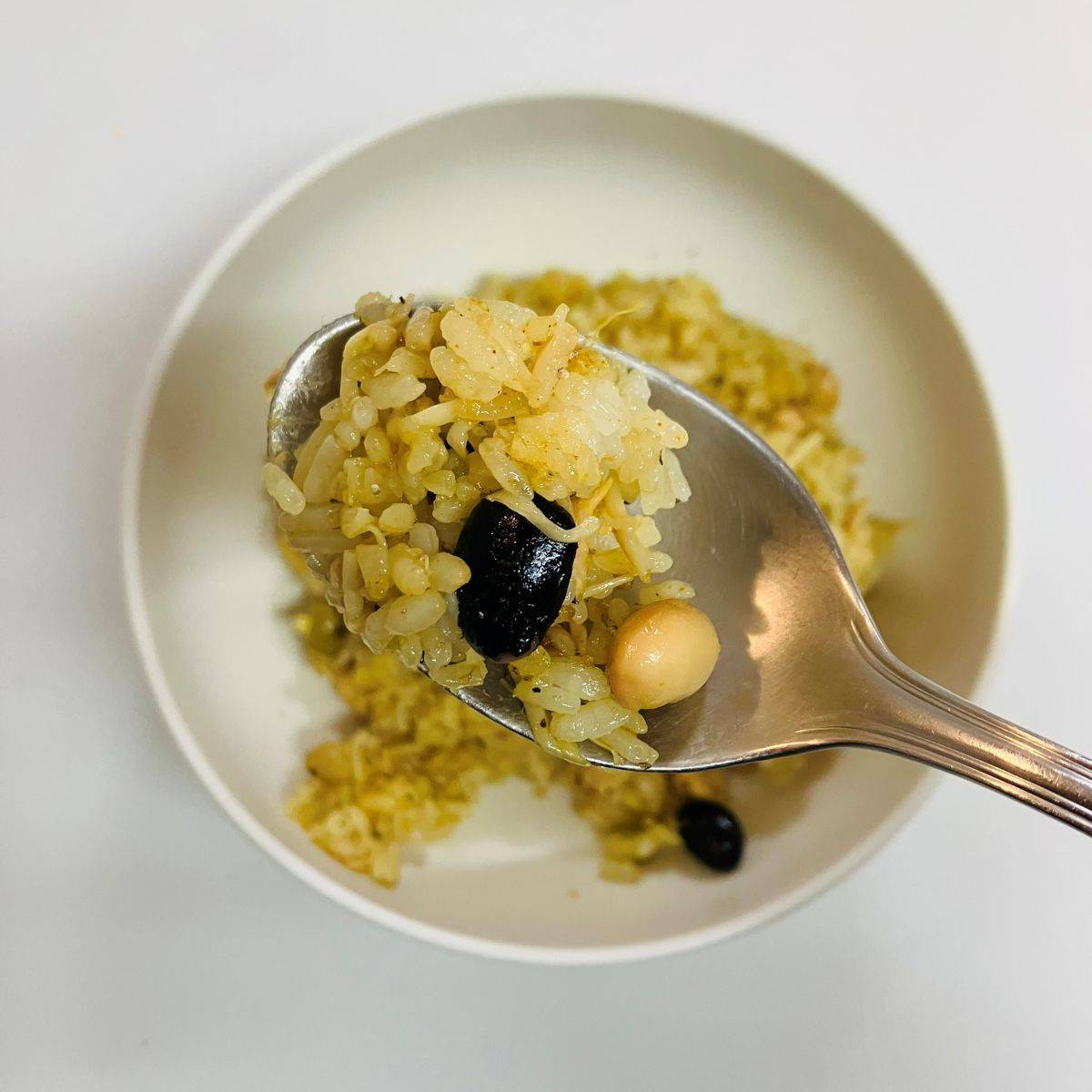 いなば公式の「ツナとビーンズのカレーピラフ」のレシピ