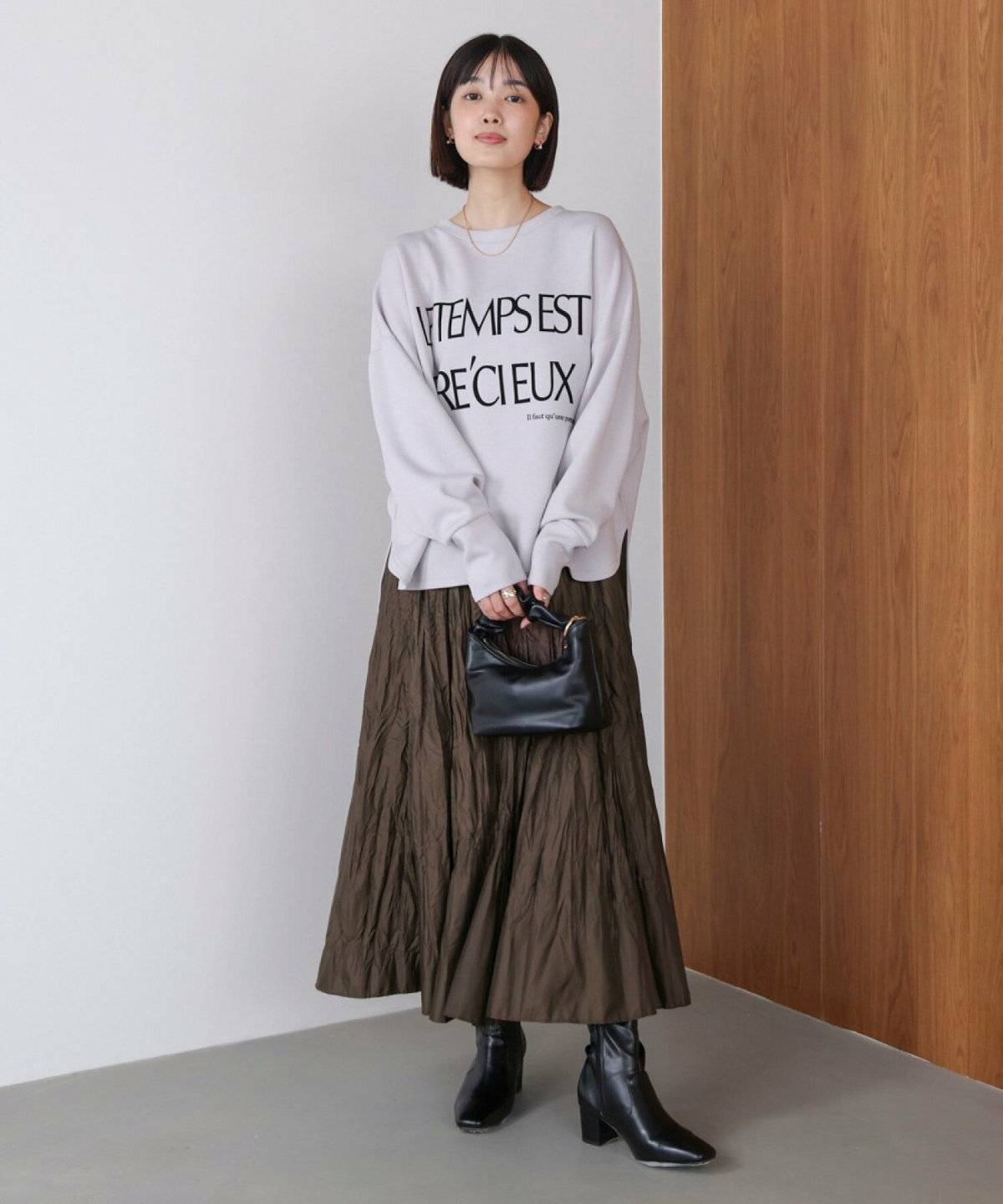 春コーデの女性