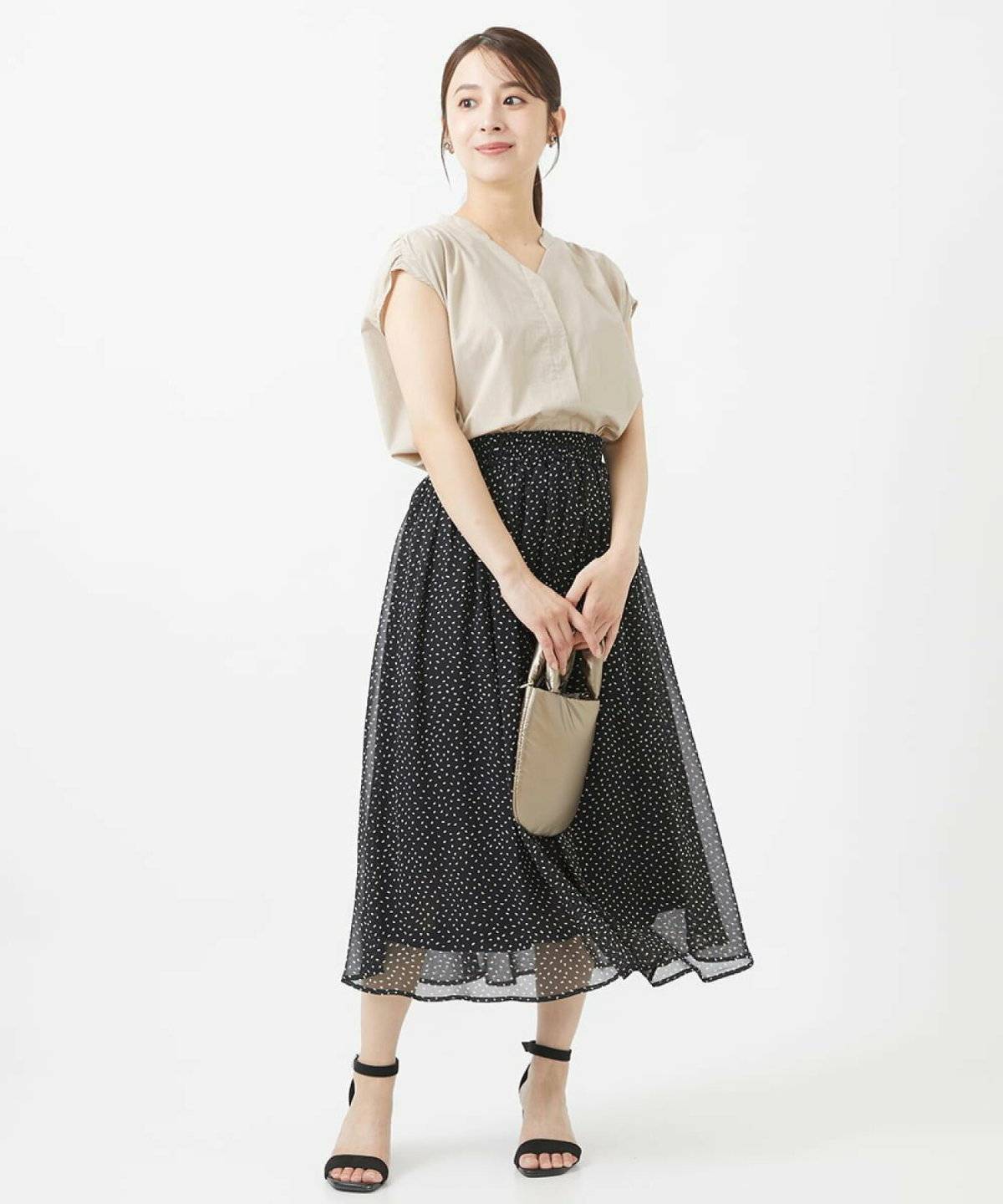 春コーデの女性