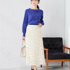 春コーデは白のドットスカートが可愛い♪おすすめの着こなし15選