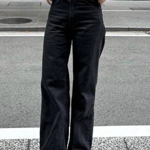 結局いちばん使える！モードもきれいめもいける「ZARA」ブラックデニム
