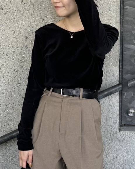 ブラックのベロアトップス