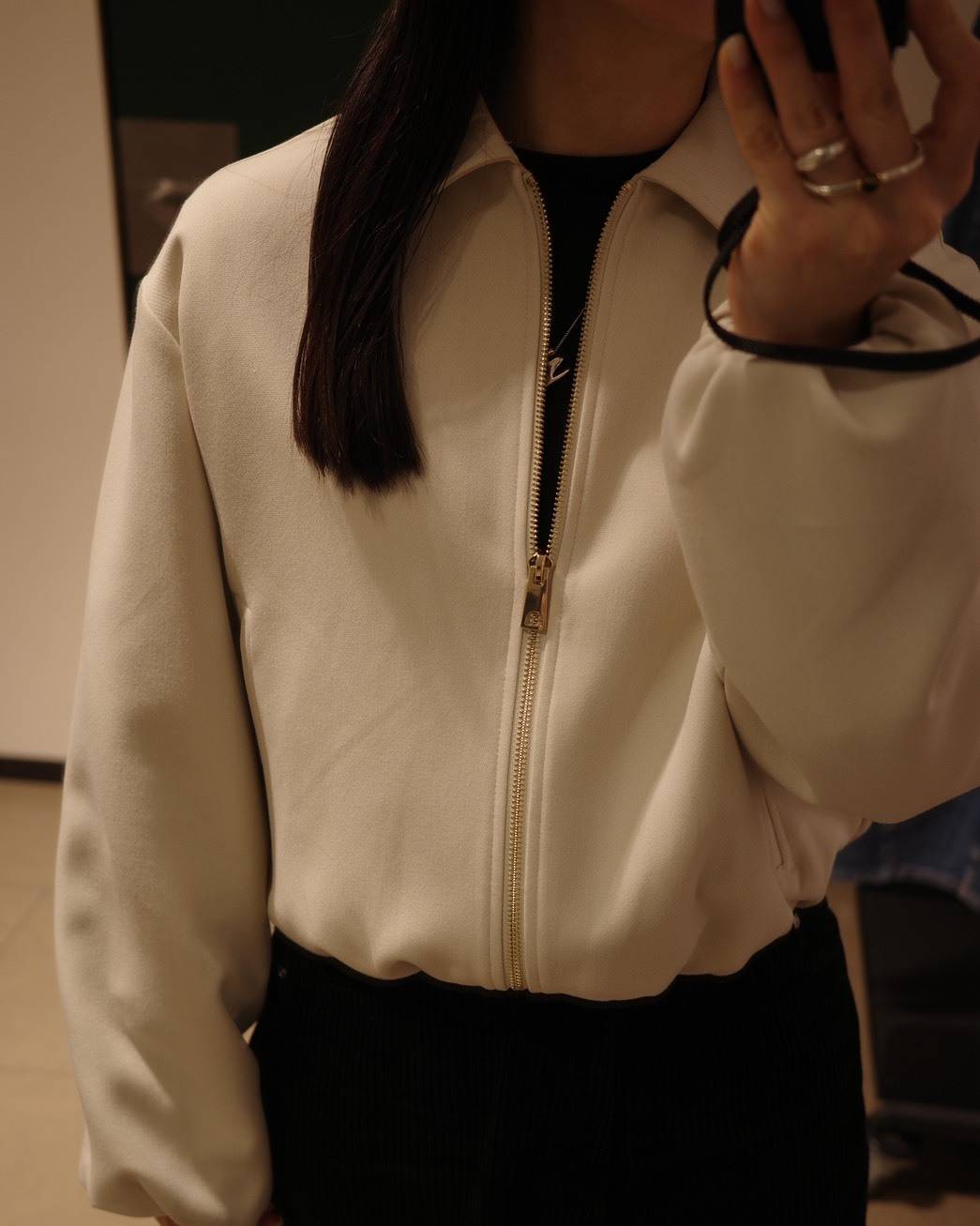 ZARAのベージュブルゾン