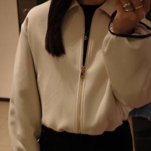 羽織るだけでサマになる。春の一軍アウターはこれ「ZARA」ベージュブルゾン