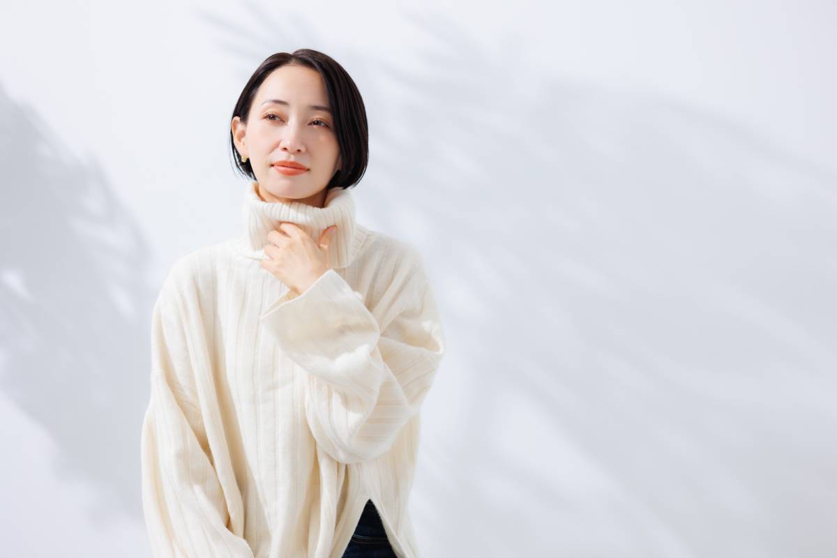 タートルネックを着た女性