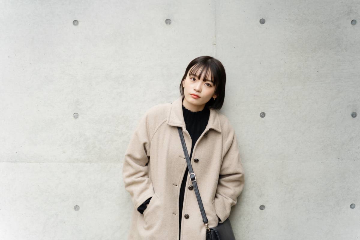 冬服を着た女性