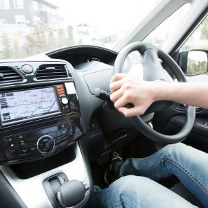 実は風水的に大大大吉です。車内にあると勝負運がグッと上がるもの5選