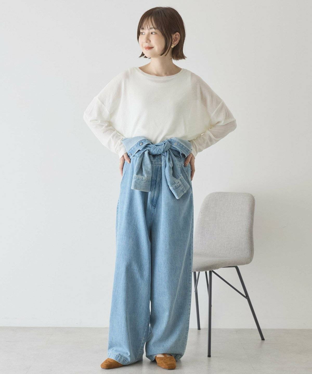 春コーデの女性