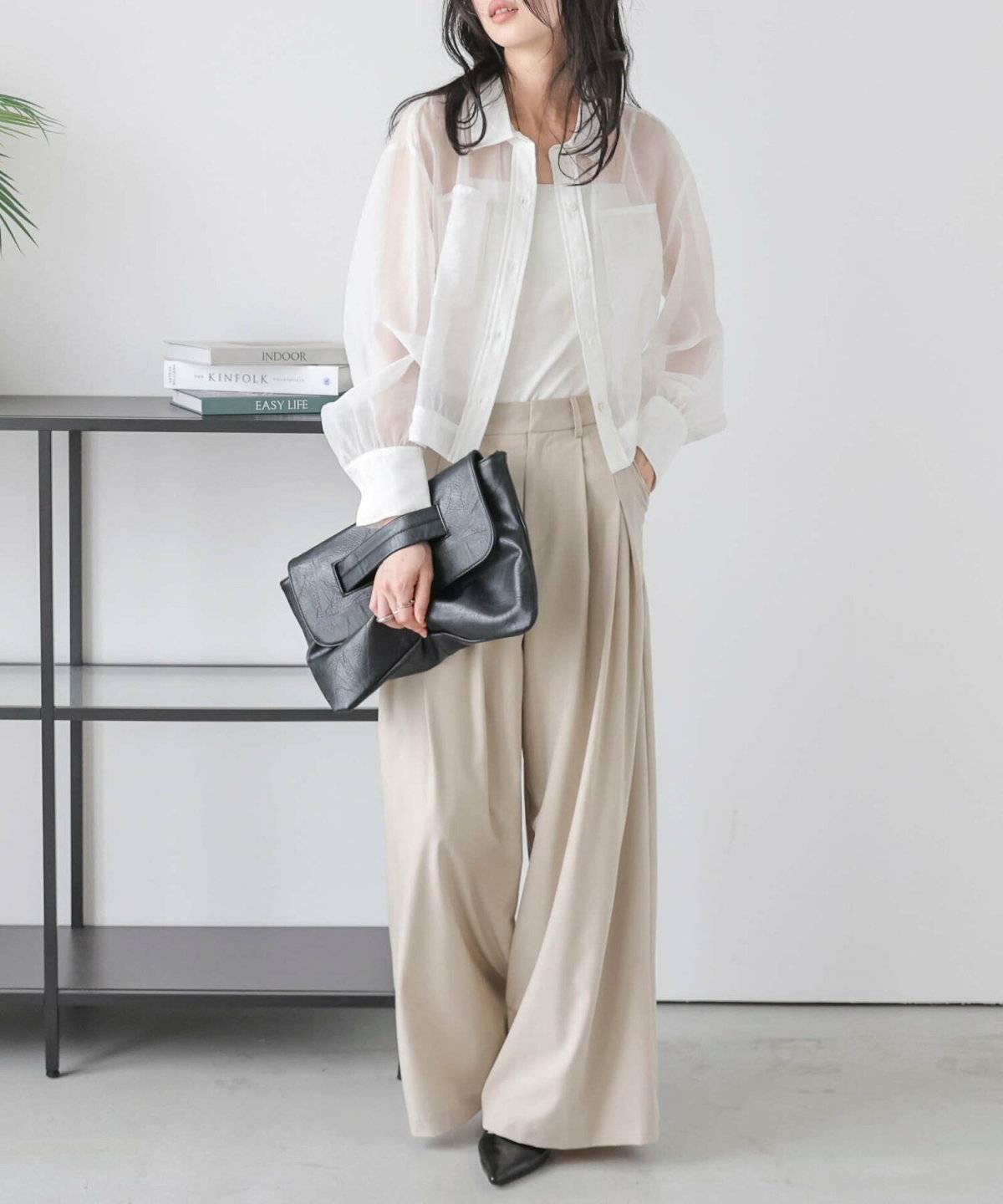 春コーデの女性