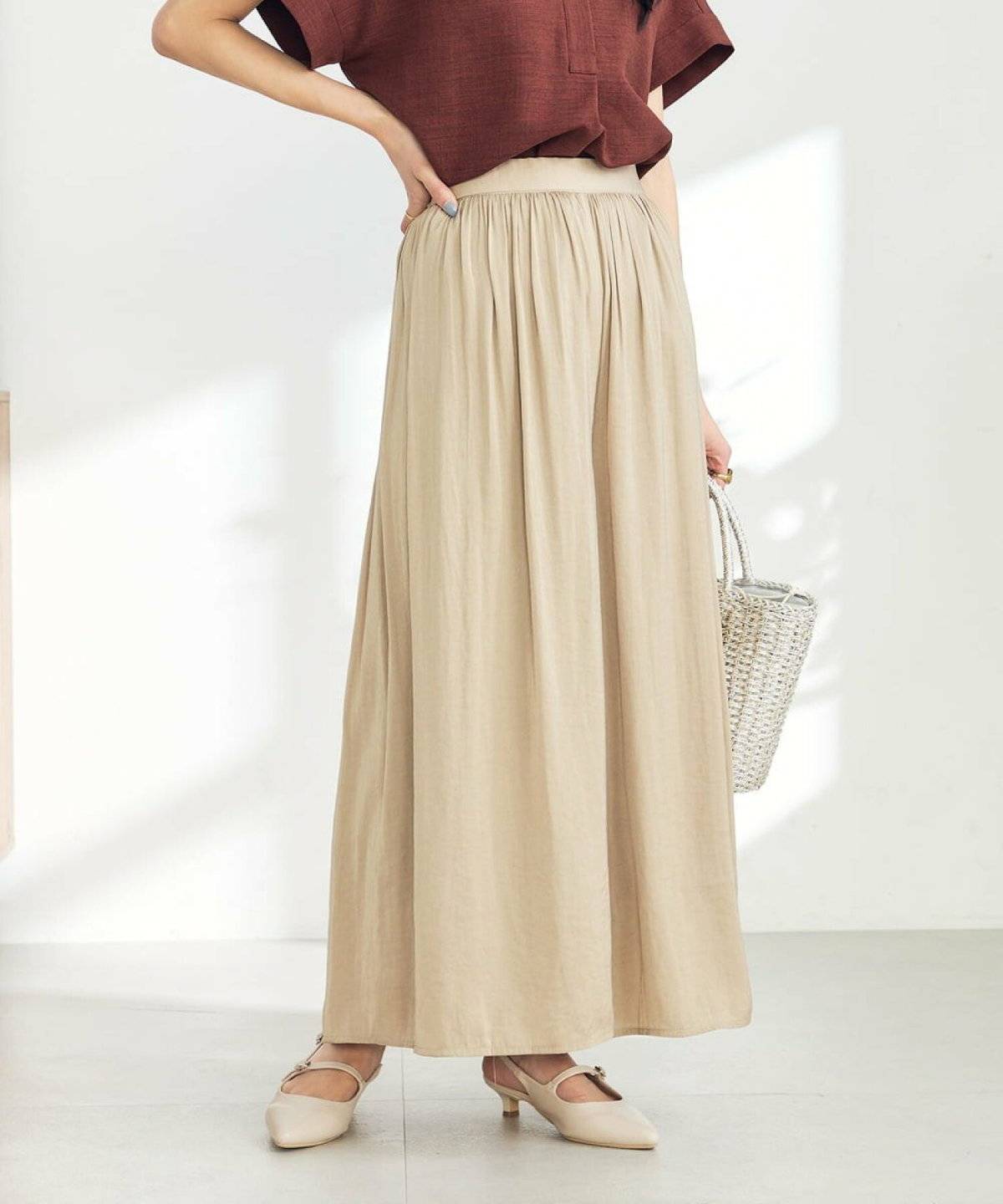 スカンツコーデの女性