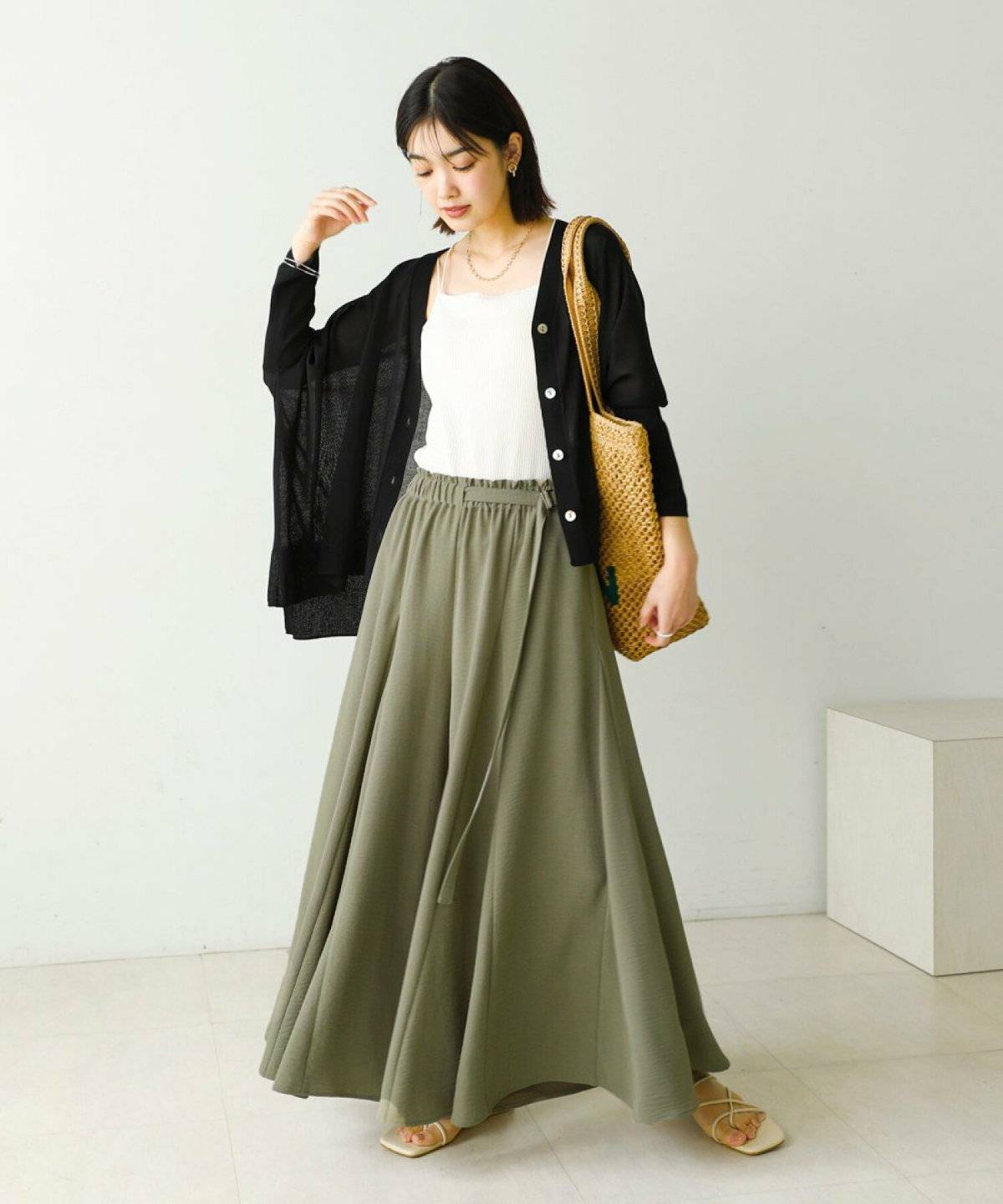 スカンツコーデの女性