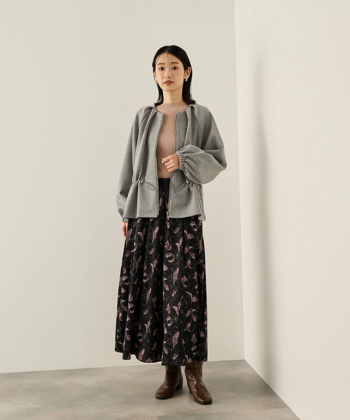 スカンツコーデの女性