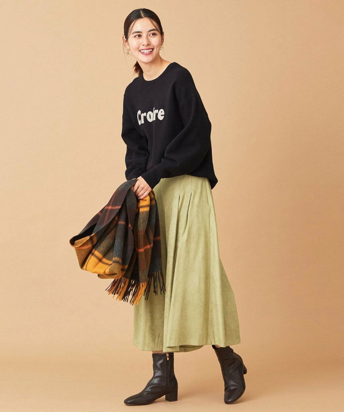 スカンツコーデの女性