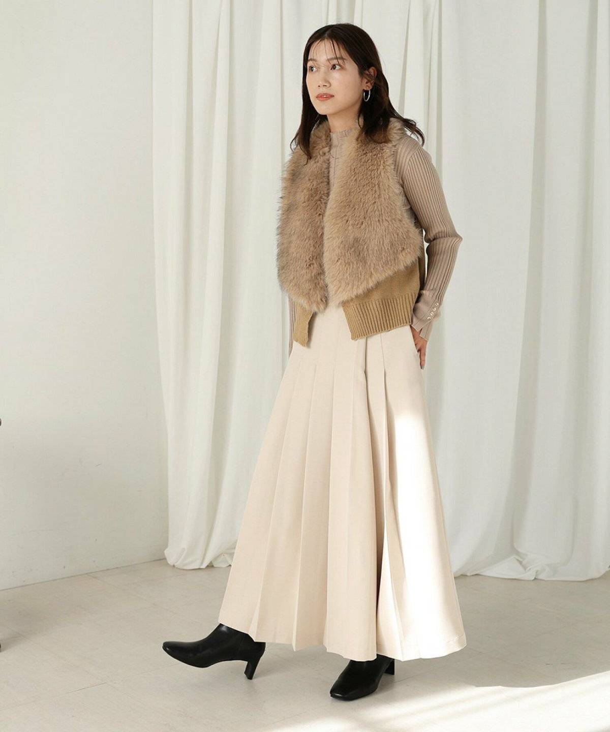 スカンツコーデの女性