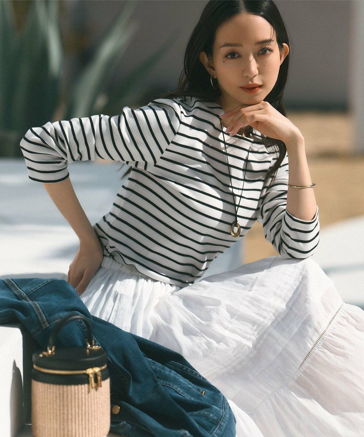 春コーデの女性