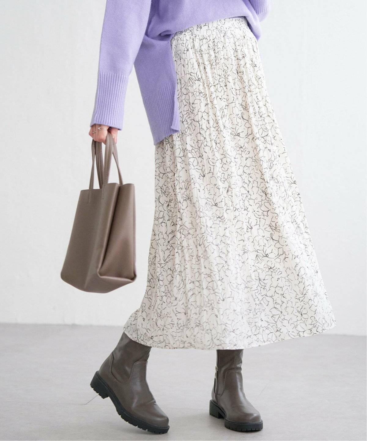 春コーデの女性