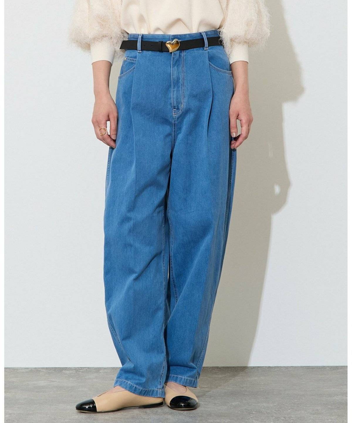 春コーデの女性