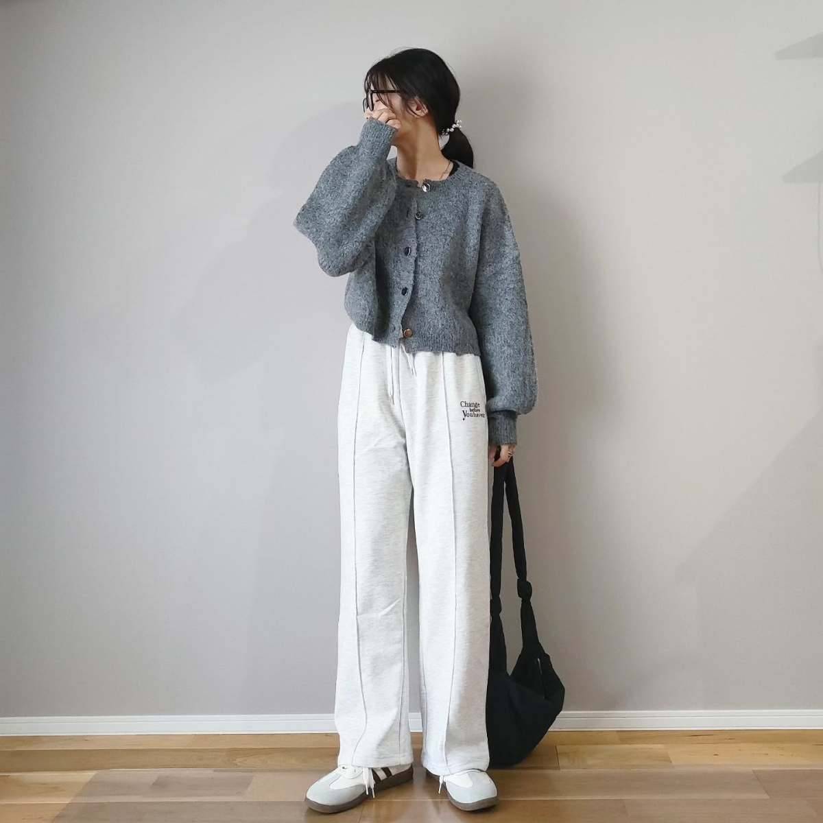 カーディガン×スウェットパンツ
