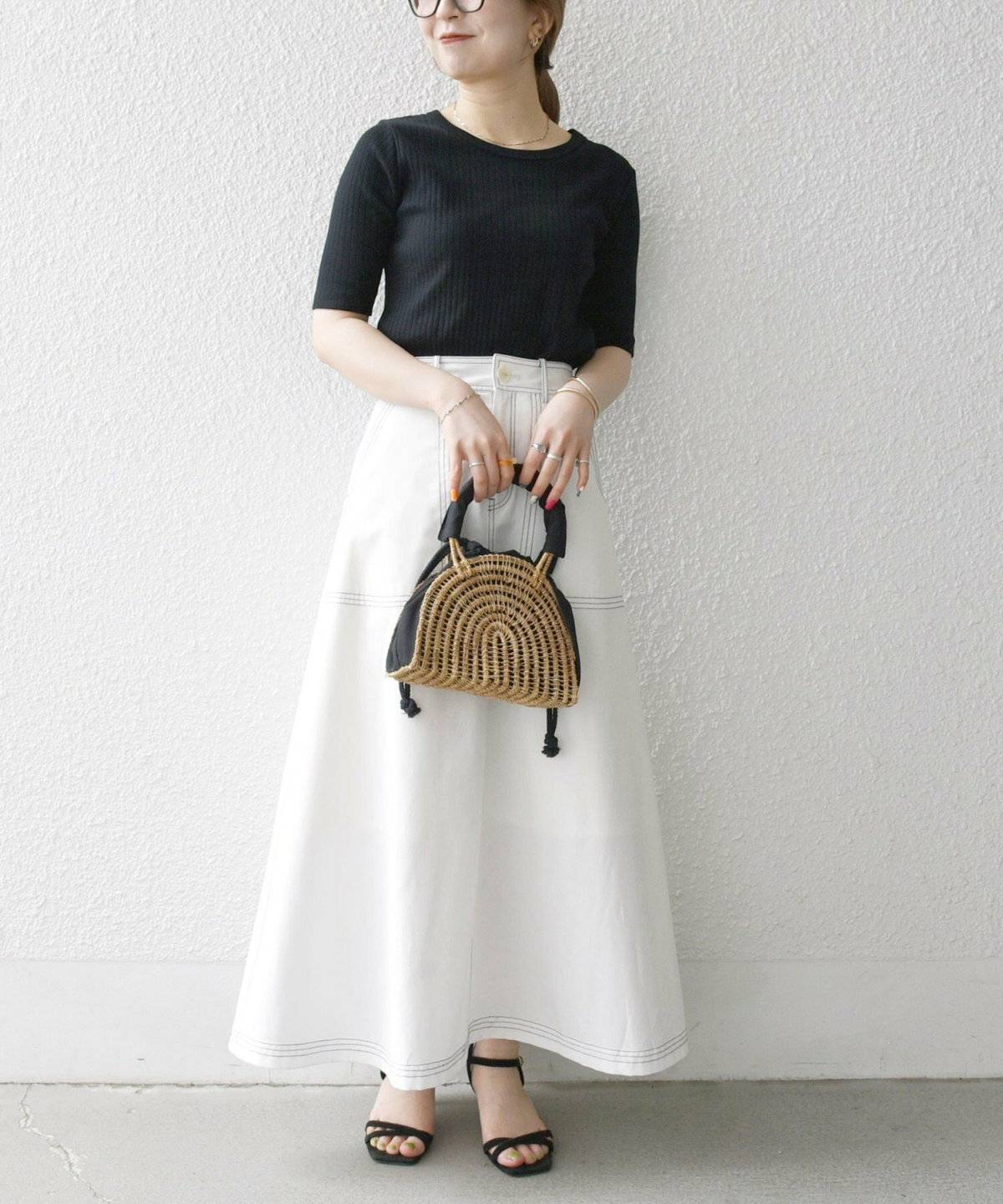 Tシャツを着た女性